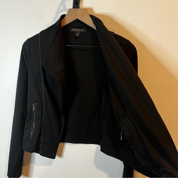 Women’s | Banana Republic Black Business Blazer | Small - Picture 4 of 9